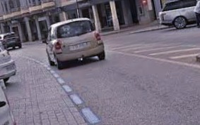 vehiculo-aparcar-aparcamiento-zona-azul-Maià de Montcal